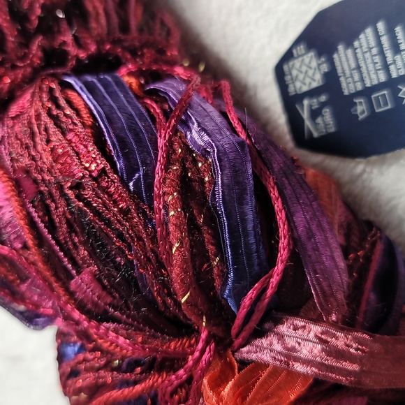 Feza ALP DAZZLE Handcrafted Red and Purple Yarn 2 Skeins - Picture 6 of 9